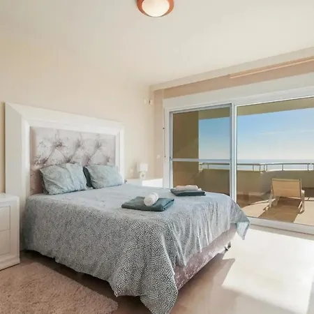 Large Beachfront Appartement Estepona